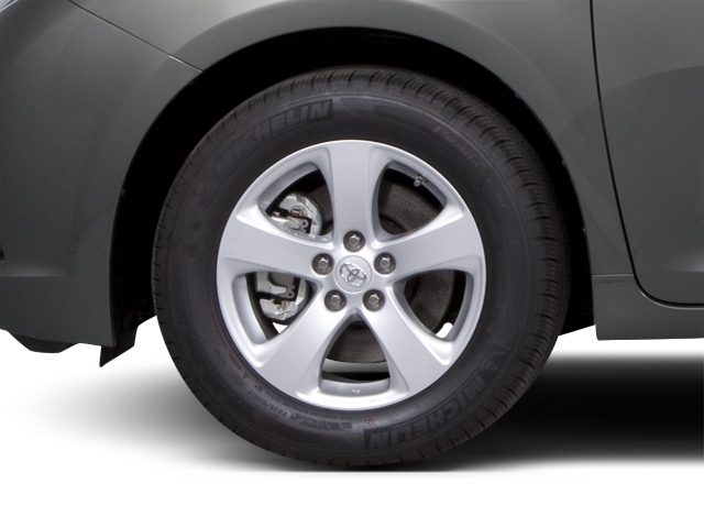 2013 Toyota Sienna LE 8 Passenger