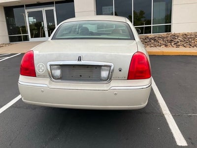 2005 Lincoln Town Car Signature