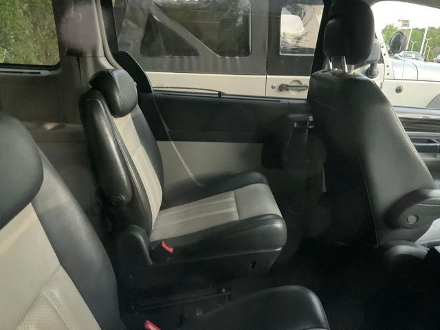 2010 Chrysler Town & Country Touring