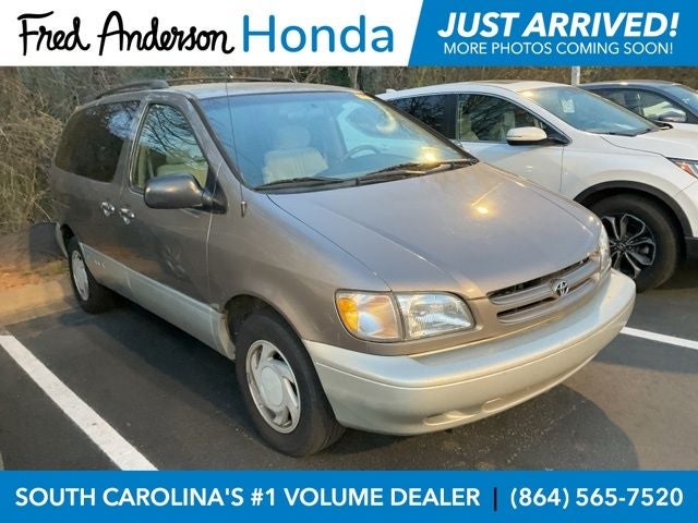 1998 Toyota Sienna Base