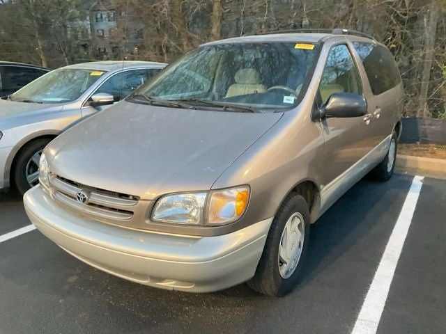 1998 Toyota Sienna Base