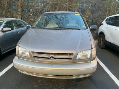 1998 Toyota Sienna Base
