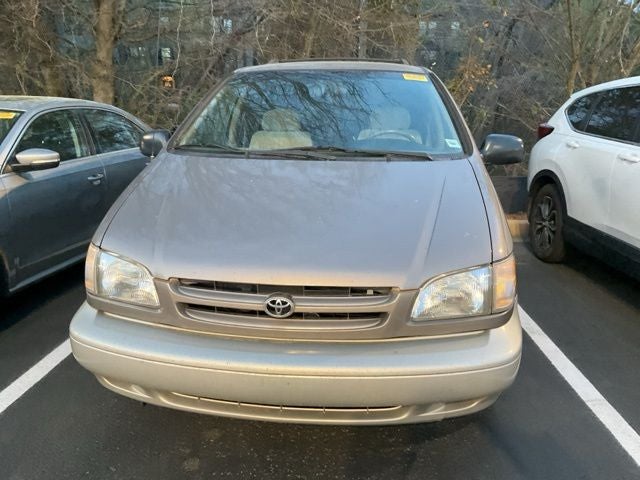 1998 Toyota Sienna Base
