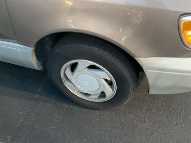 1998 Toyota Sienna Base