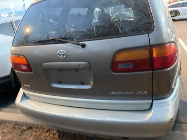1998 Toyota Sienna Base