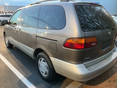 1998 Toyota Sienna Base