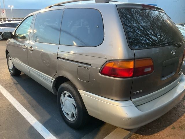 1998 Toyota Sienna Base