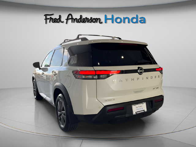 2023 Nissan Pathfinder SV