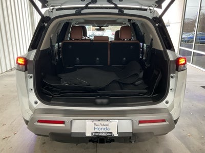 2025 Nissan Pathfinder Platinum