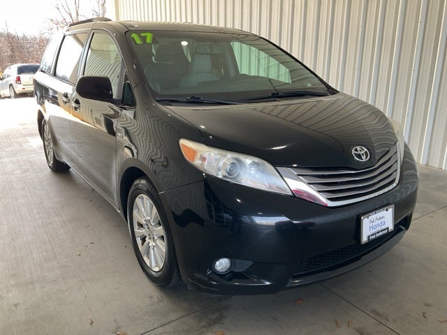 2017 Toyota Sienna XLE 7 Passenger