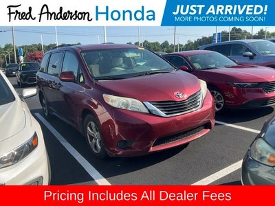 2013 Toyota Sienna LE 8 Passenger