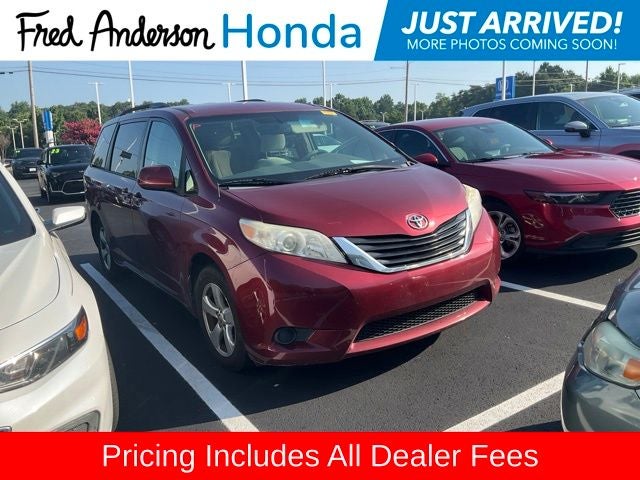 2013 Toyota Sienna LE 8 Passenger