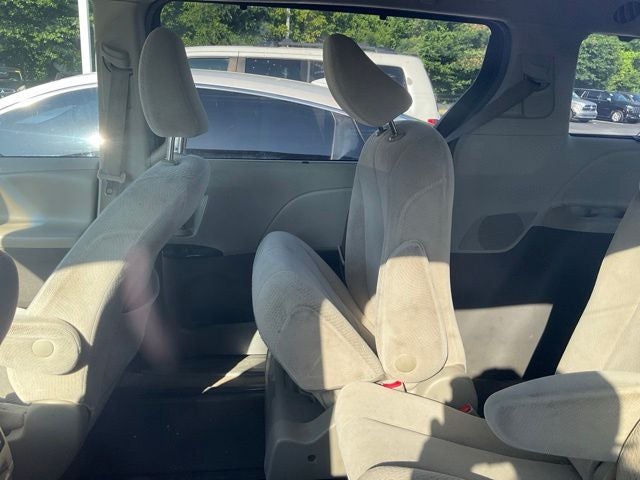 2013 Toyota Sienna LE 8 Passenger