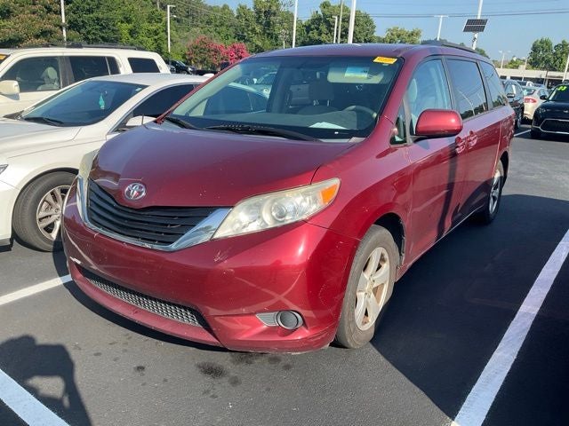 2013 Toyota Sienna LE 8 Passenger