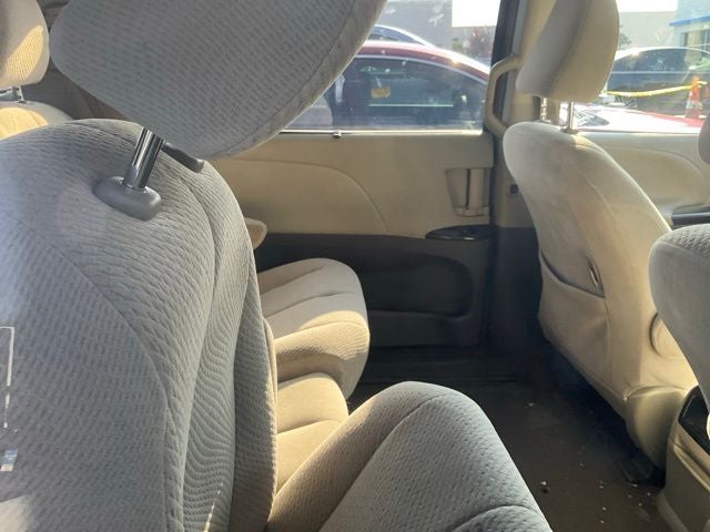 2013 Toyota Sienna LE 8 Passenger