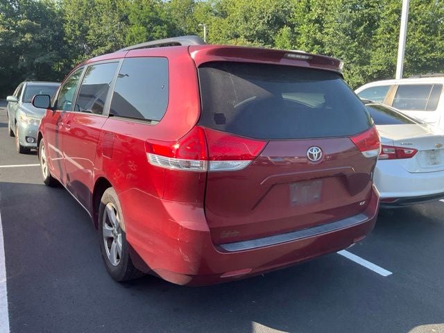 2013 Toyota Sienna LE 8 Passenger