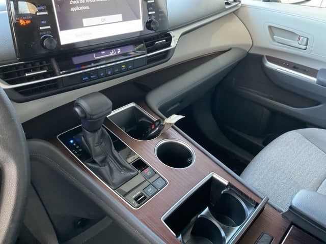 2021 Toyota Sienna LE 8 Passenger