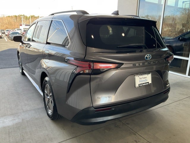 2021 Toyota Sienna LE 8 Passenger