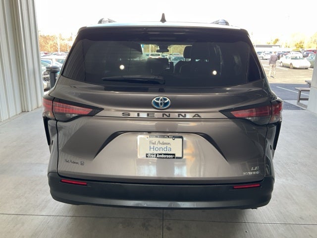 2021 Toyota Sienna LE 8 Passenger