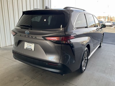 2021 Toyota Sienna LE 8 Passenger