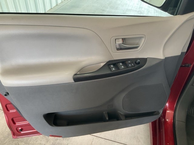 2019 Toyota Sienna LE 8 Passenger