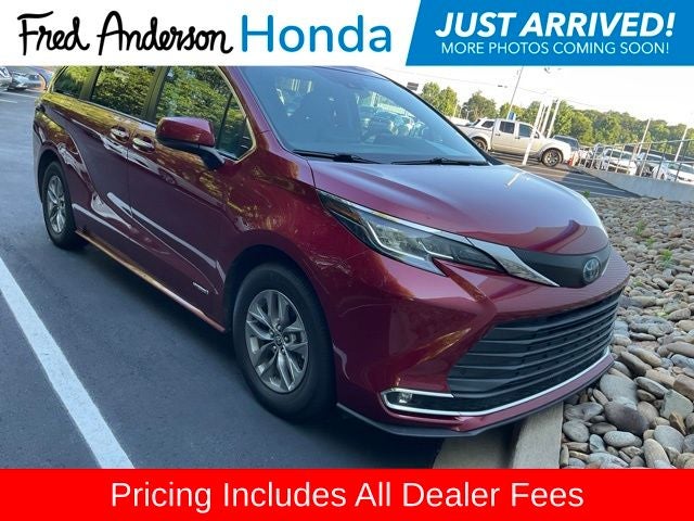 2021 Toyota Sienna XLE 8 Passenger