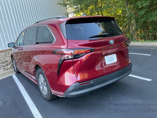 2021 Toyota Sienna XLE 8 Passenger
