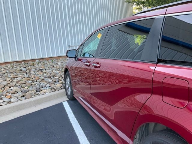 2021 Toyota Sienna XLE 8 Passenger