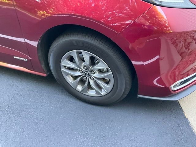 2021 Toyota Sienna XLE 8 Passenger