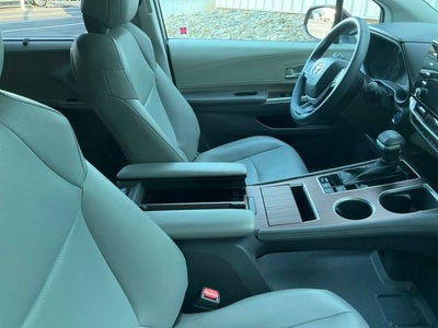 2021 Toyota Sienna XLE 8 Passenger