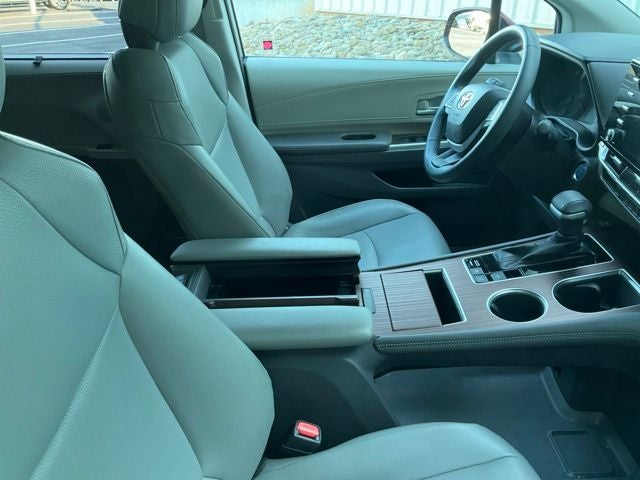 2021 Toyota Sienna XLE 8 Passenger