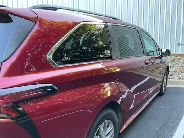 2021 Toyota Sienna XLE 8 Passenger