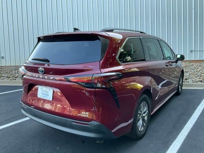 2021 Toyota Sienna XLE 8 Passenger