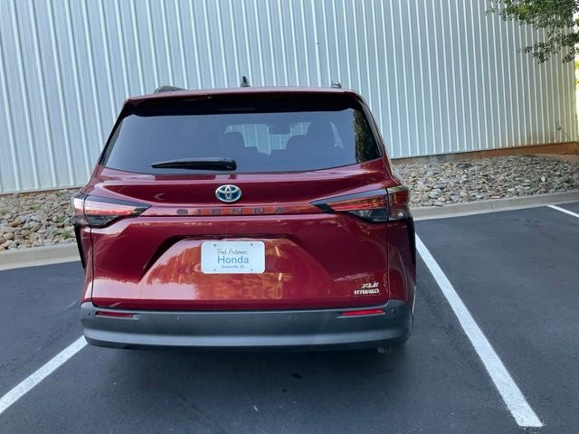 2021 Toyota Sienna XLE 8 Passenger