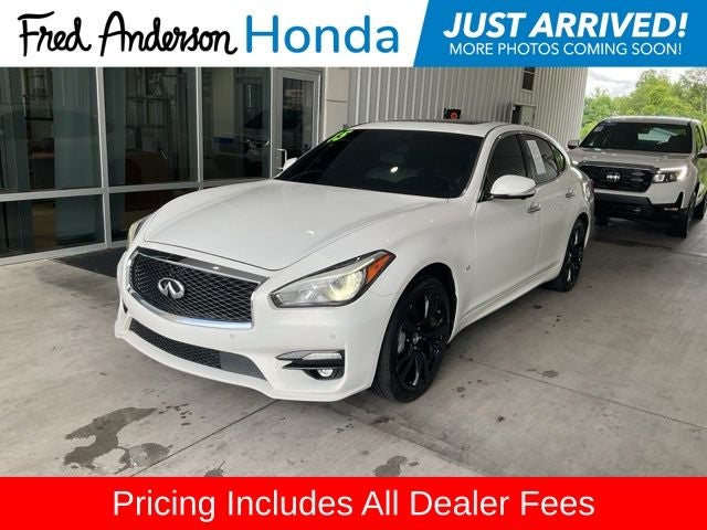 2015 INFINITI Q70 3.7's photo
