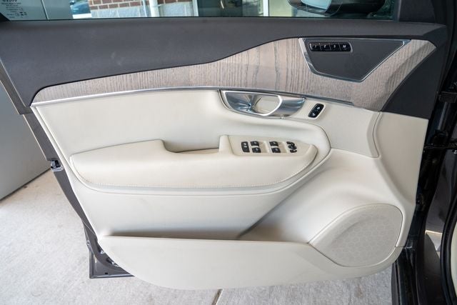 2024 Volvo XC90 B6 Plus Bright Theme