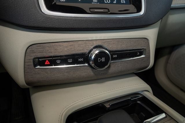 2024 Volvo XC90 B6 Plus Bright Theme