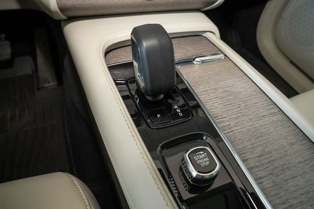 2024 Volvo XC90 B6 Plus Bright Theme