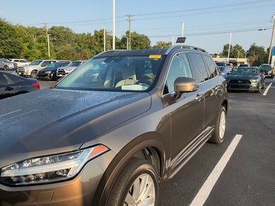 2016 Volvo XC90 T6 Momentum