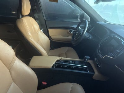 2017 Volvo XC90 T6 Momentum