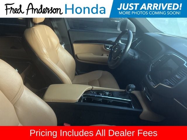 2017 Volvo XC90 T6 Momentum