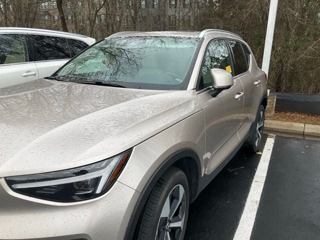 2024 Volvo XC40 B5 Plus Bright Theme